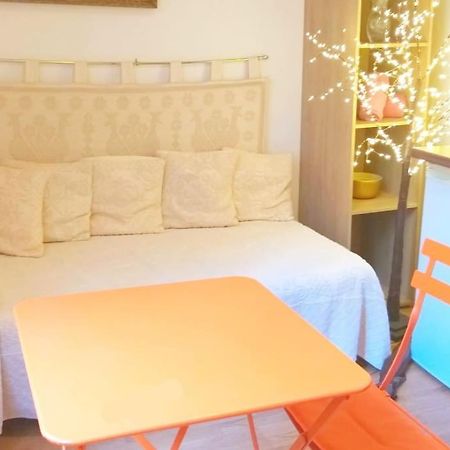 Small Luxurious Room In The Heart Of Saint Germain Paris Dış mekan fotoğraf