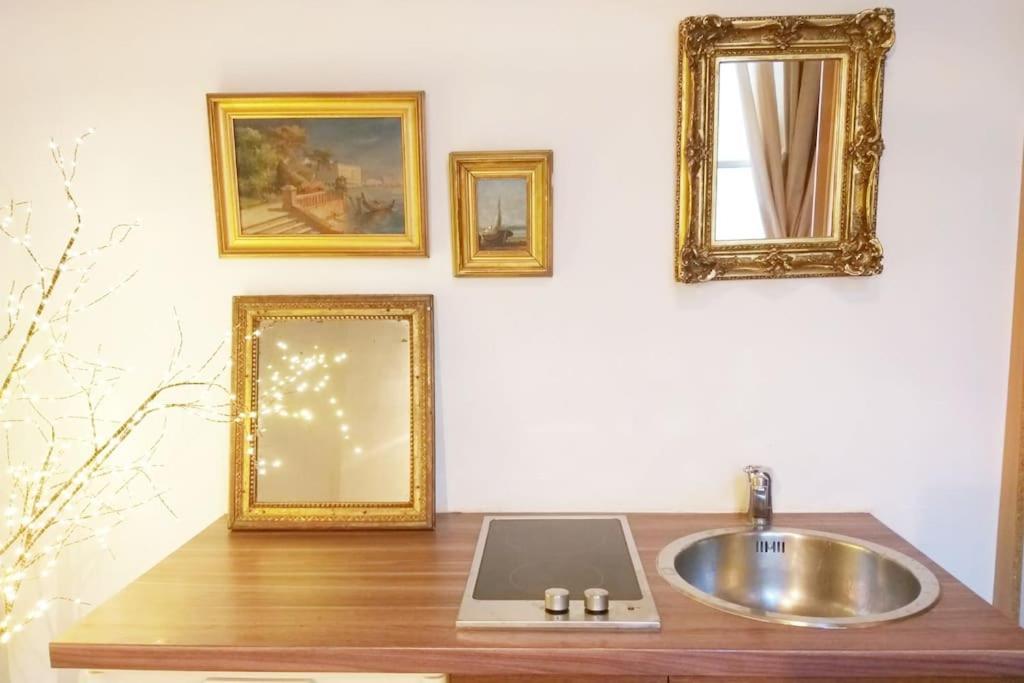Small Luxurious Room In The Heart Of Saint Germain Paris Dış mekan fotoğraf
